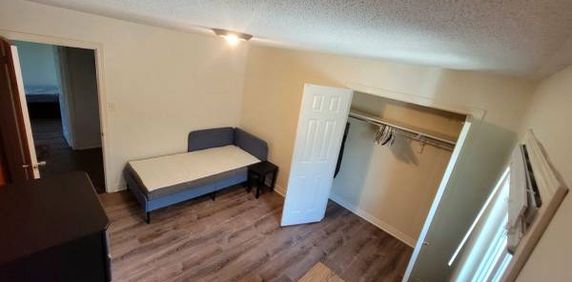 PRIVATE ROOMS IN THE GTA FOR RENT: FemaIe Student ideal - Photo 2