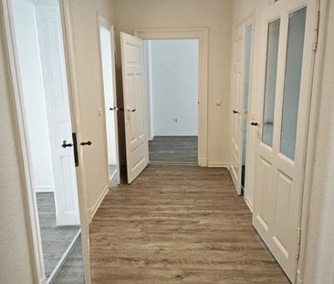 Sanierte 3 Raum Wohnung mit Tageslichtbad - Photo 1