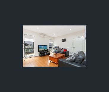 Classic Townhouse Lifestyle - Photo 2