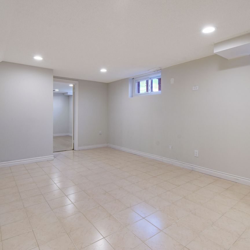 For Lease - 114 Elizabeth Grove, King, Ontario - Photo 1