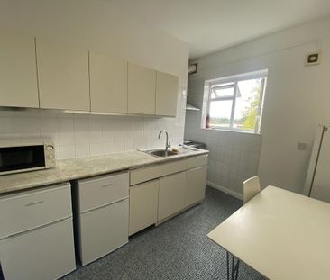 1 bedroom in a house share to rent - Photo 6