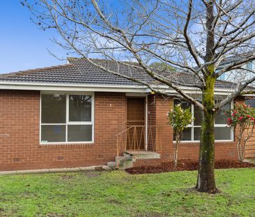 LARGE VILLA, MAKE THIS YOUR HOME - Photo 5