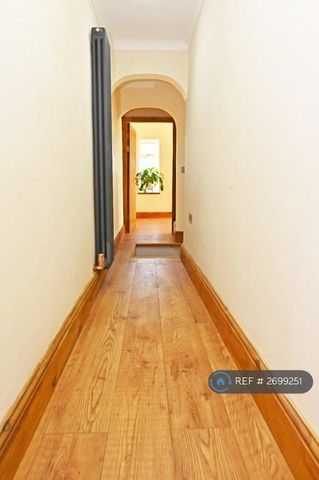 4 bedroom terraced house to rent - Photo 5