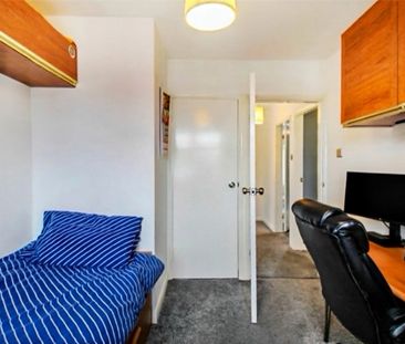 3 Bed Semi-Detached House, Dillotford Avenue, CV3 - Photo 5