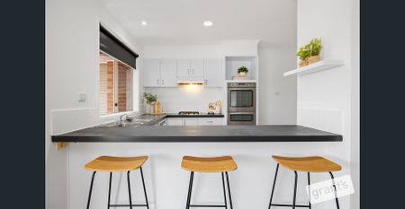 REFURBISHED 5 BEDROOM FAMILY HOME - Photo 2