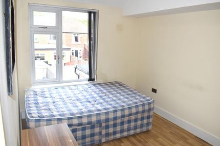 5 bedroom semi-detached house to rent - Photo 4