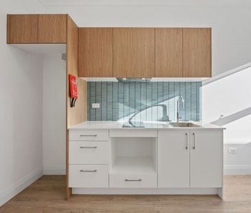 Bayside Residence - Modern Low Maintenance Living - Photo 3