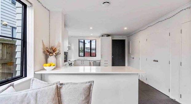 The One to look at! - Photo 1