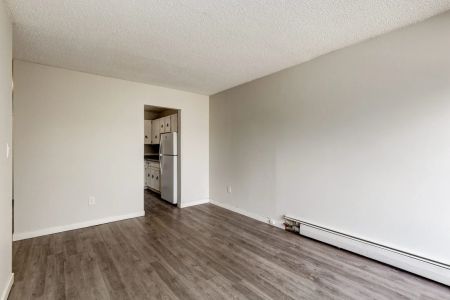 2 Bedroom - Photo 4