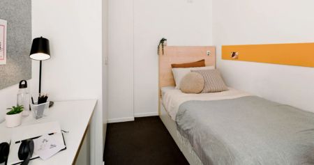 U18 6 Bedroom Share Bathroom Male - Photo 2