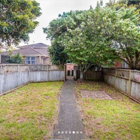 Charming 2BR Unit in Sandringham - Photo 2