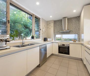 Private Bushland Sanctuary with Poolside Entertaining and Breathtak... - Photo 4