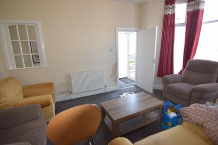 6 bedroom terraced house to rent - Photo 3