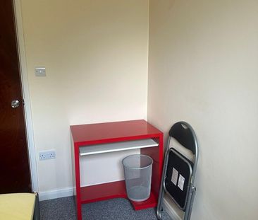 Room in a Shared House, Queens Road, E11 - Photo 4