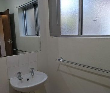 Large Unit In Top Location. Walk to Amenities. Viewing a Must! - Photo 3