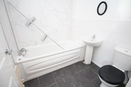 80 Castleburn Road, Carrickfergus, BT38 7NY - Photo 4