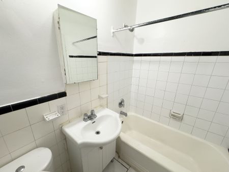 For Lease - 896 Eglinton Avenue Unit# 311, Toronto, Ontario - Photo 3