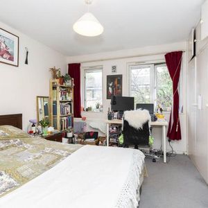 2 Bedroom, 1 bath, 1 reception Flat - Photo 2