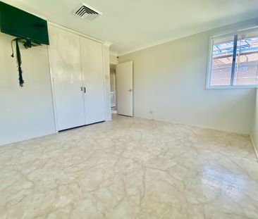 FRESHLY RENOVATED FAMILY HOME - Photo 4