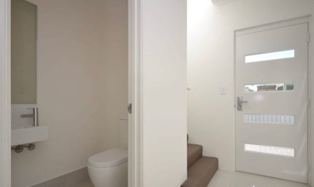 Kensington - Photo 1