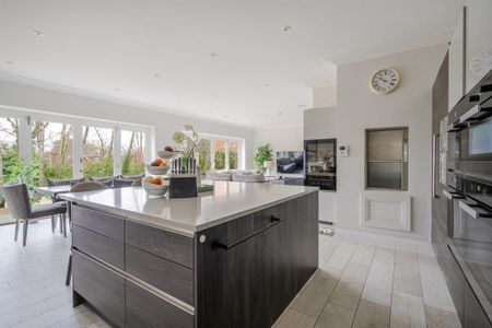 5 bedroom detached house to rent - Photo 2