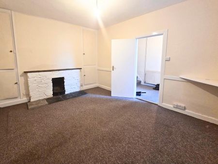 3 bedroom end of terrace house to rent - Photo 4