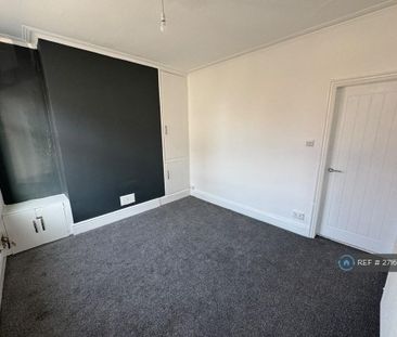 2 bedroom end of terrace house to rent - Photo 3