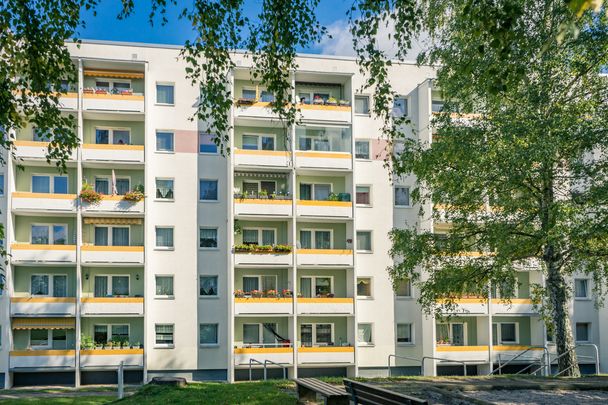 4-Raum-Wohnung mit Balkon und den Spielplatz im Wohnumfeld - Foto 1