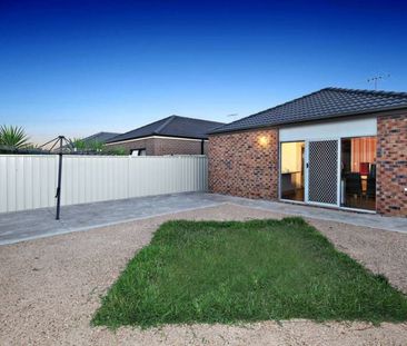 7 Derwent Close, Caroline Springs - Photo 1