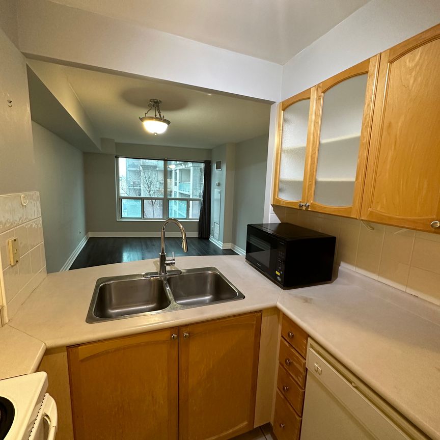 For Lease - 188 Doris Avenue Unit# 401, Toronto, Ontario - Photo 1