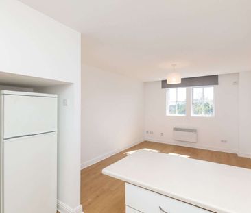 Beautiful one bedroom property, in a historic conversion. - Photo 5