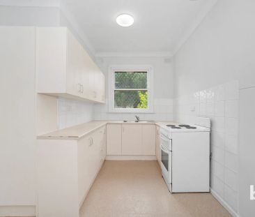 Comfortable 3-Bedroom Home with Spacious Yard in a Convenient Location - Photo 4