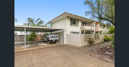 Convenient Top Floor Beachside Living - Photo 4