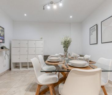 Interior room in Plaza de Santa Cruz - Photo 5