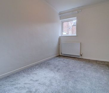 3 bedroom mid terraced house to rent, - Photo 4