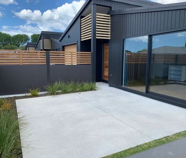 Luxury Living - Live the Life Here! - Photo 5