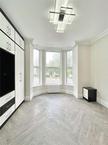 Raised Ground Floor, The Mall, Ealing Broadway, London, W5 - Photo 3