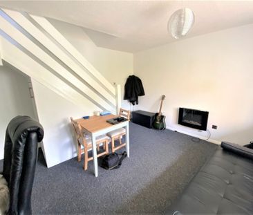 Ashbourne Crescent, Taunton - Photo 3