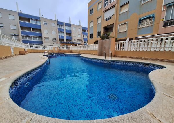 Ref.7505 2-Bedroom Apartment Just 300m from the Beach
