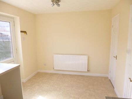 3 bedroom semi-detached house to rent - Photo 5