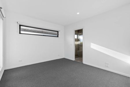 NEAR NEW CONTEMPORARY TOWNHOUSE (Enter via Catherine Ave) - Photo 3