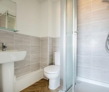 2 bedroom penthouse to rent - Photo 3