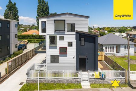 Stylish Three-Level Living in a Prime, Convenient Location - Photo 5