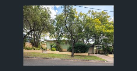 Charming Tarragindi Home with Character, Comfort & Convenience - Photo 4