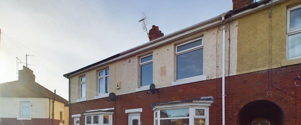 3 bedroom terraced house to rent - Photo 1