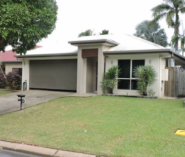 IMMACULATE HOME IN QUIET CLOSE - Photo 3