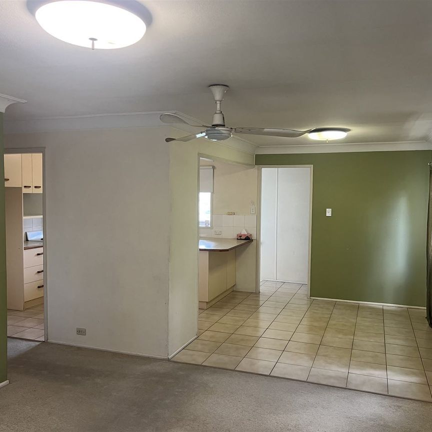 Large, older style hi set home. Close to everything! - Photo 1