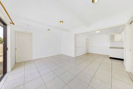 “Spacious, freshly renovated family home” - Photo 2
