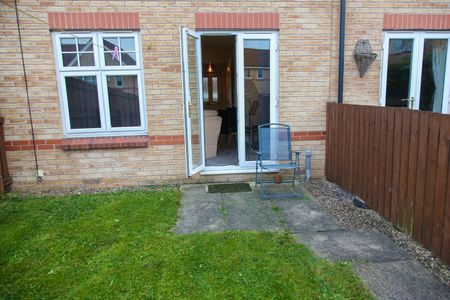 2 Bed Terraced House, Tavistock Close, LS12 - Photo 4