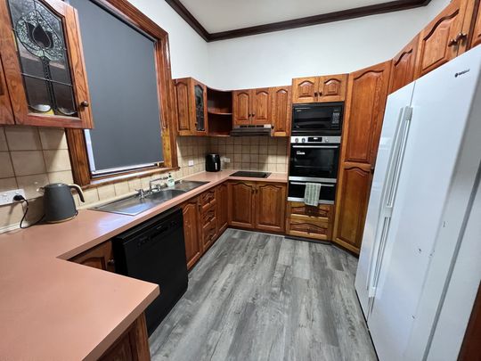 Furnished 3 Bed Apartment - Photo 1